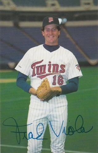 Frank Viola in a Minnesota Twins uniform posing with a baseball glove, signed photo portrait